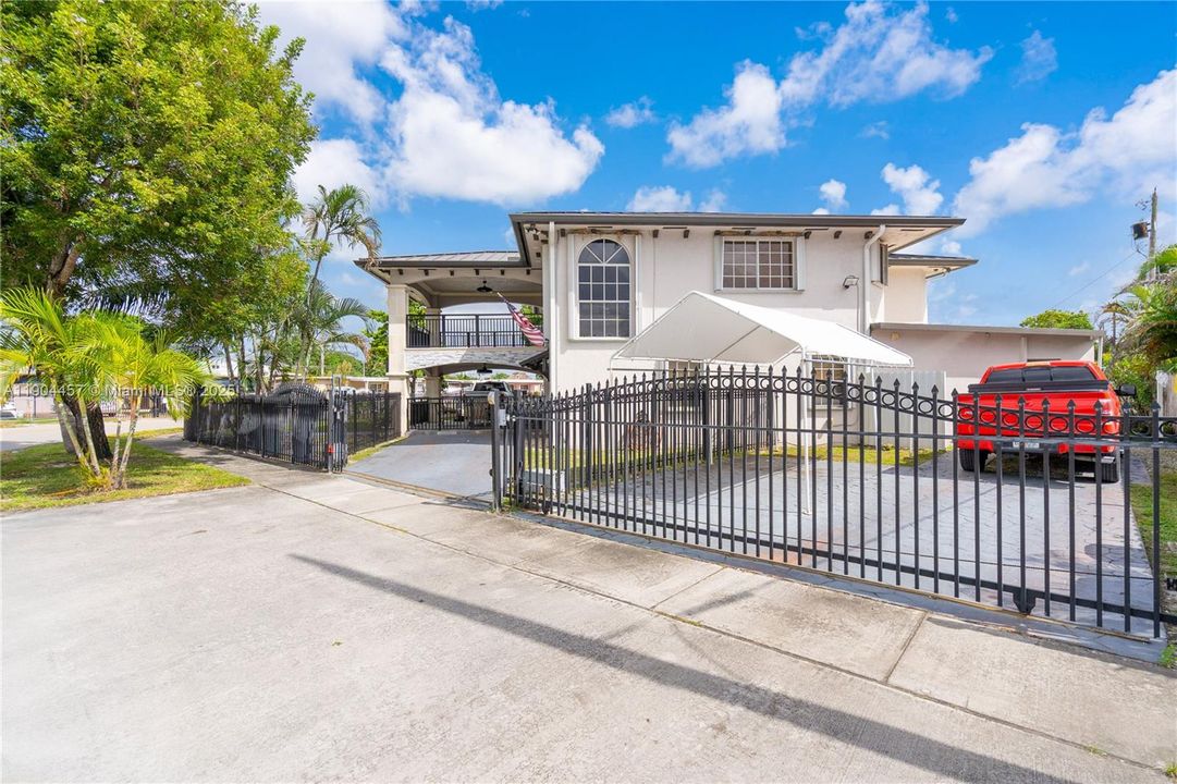 Active With Contract: $3,300 (3 beds, 2 baths, 1700 Square Feet)