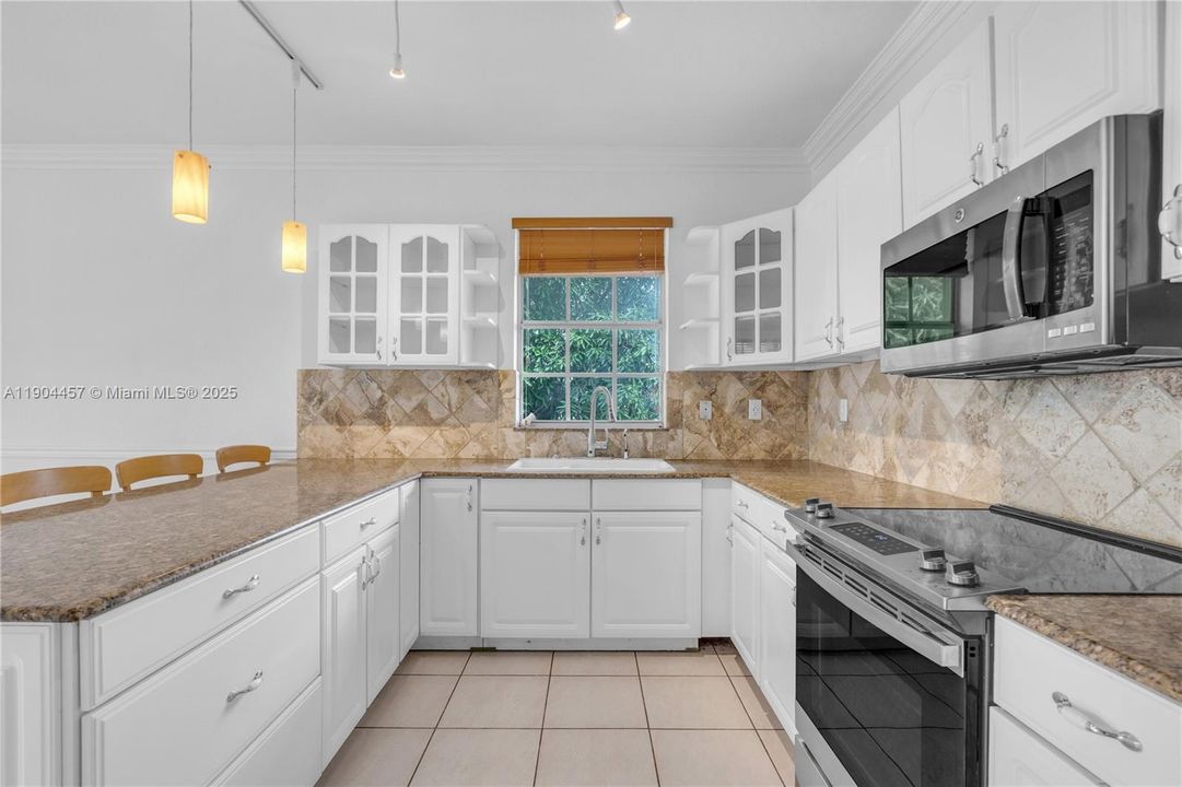 Active With Contract: $3,300 (3 beds, 2 baths, 1700 Square Feet)