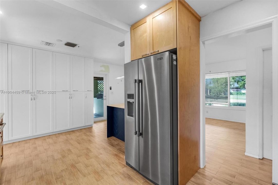 合同活跃: $449,900 (2 贝兹, 2 浴室, 1192 平方英尺)