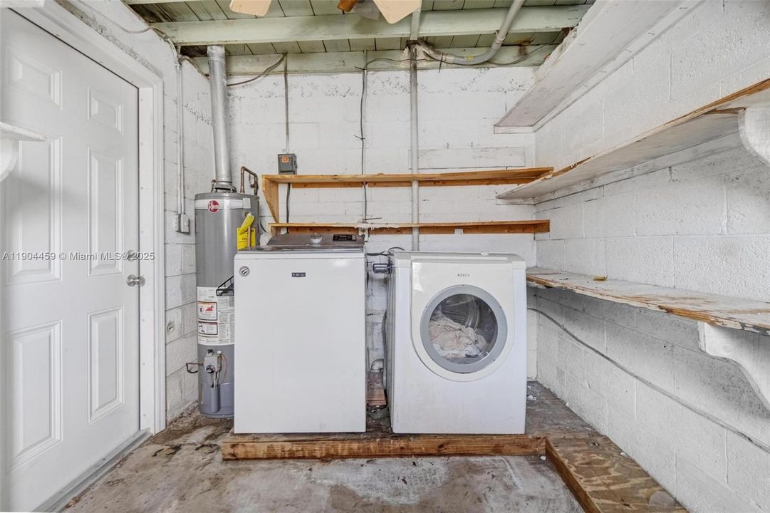 合同活跃: $449,900 (2 贝兹, 2 浴室, 1192 平方英尺)