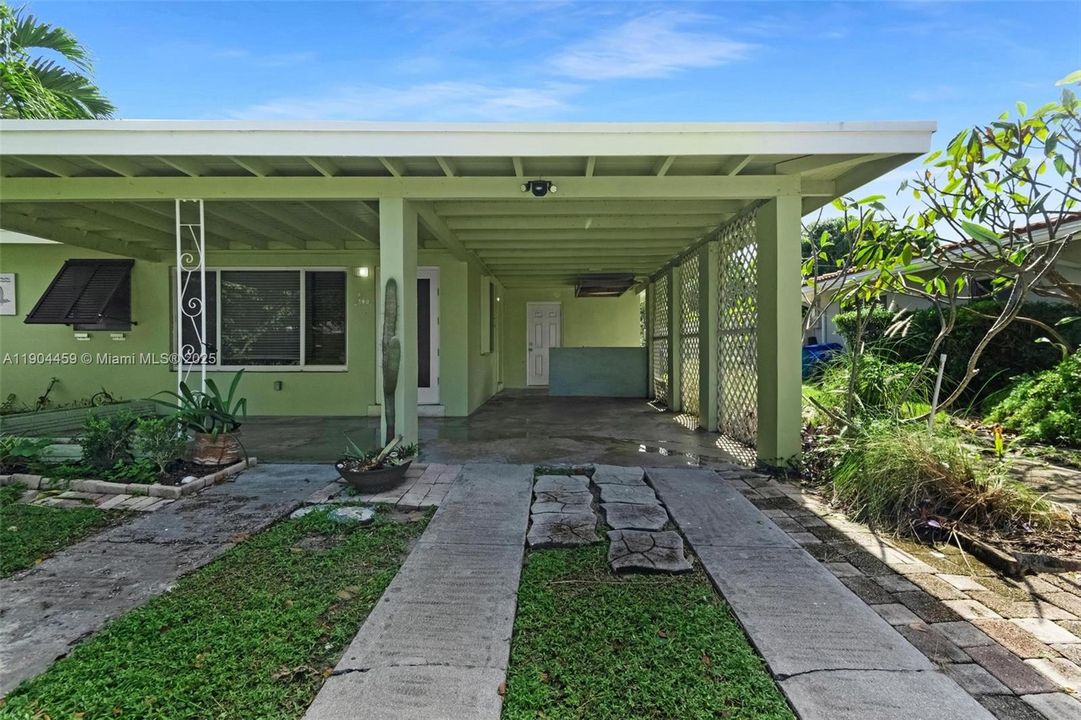 合同活跃: $449,900 (2 贝兹, 2 浴室, 1192 平方英尺)