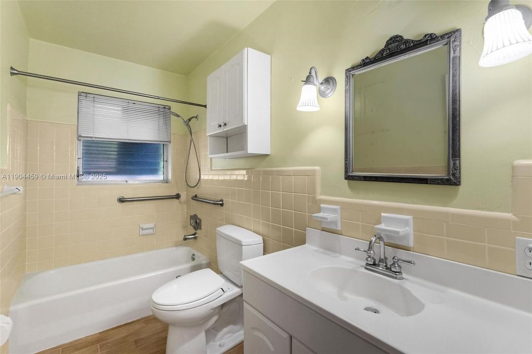 合同活跃: $449,900 (2 贝兹, 2 浴室, 1192 平方英尺)