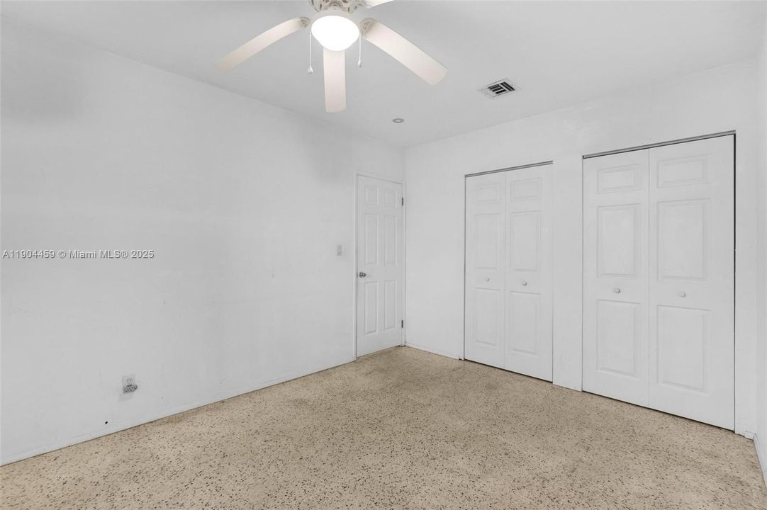 合同活跃: $449,900 (2 贝兹, 2 浴室, 1192 平方英尺)