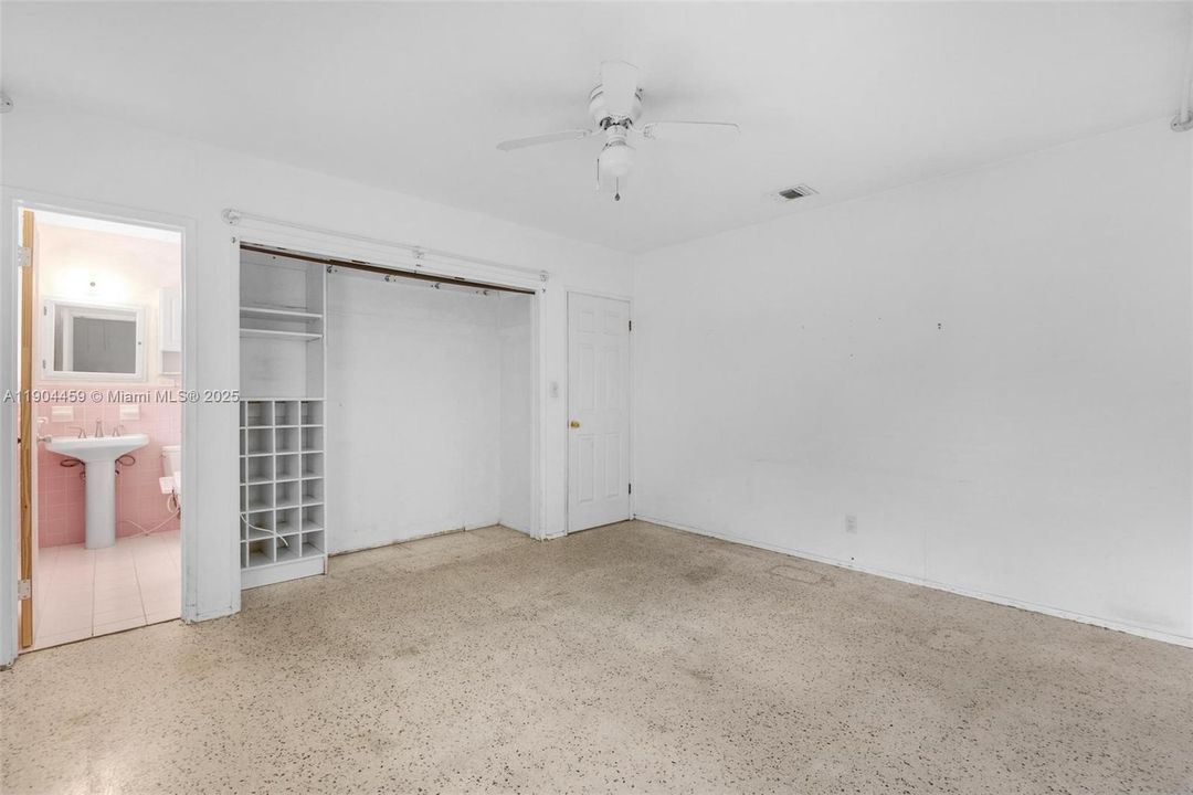 合同活跃: $449,900 (2 贝兹, 2 浴室, 1192 平方英尺)