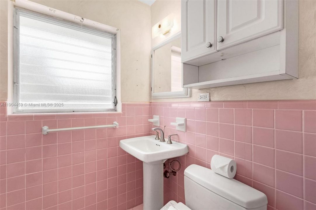 合同活跃: $449,900 (2 贝兹, 2 浴室, 1192 平方英尺)