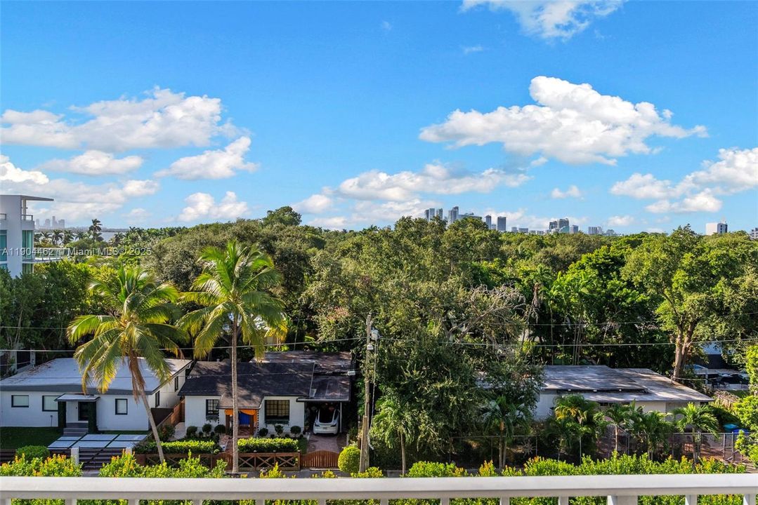 Recently Sold: $349,000 (1 beds, 1 baths, 770 Square Feet)