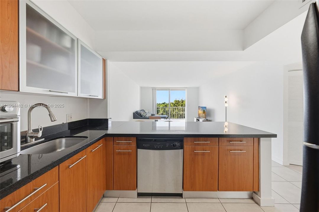 Recently Sold: $349,000 (1 beds, 1 baths, 770 Square Feet)