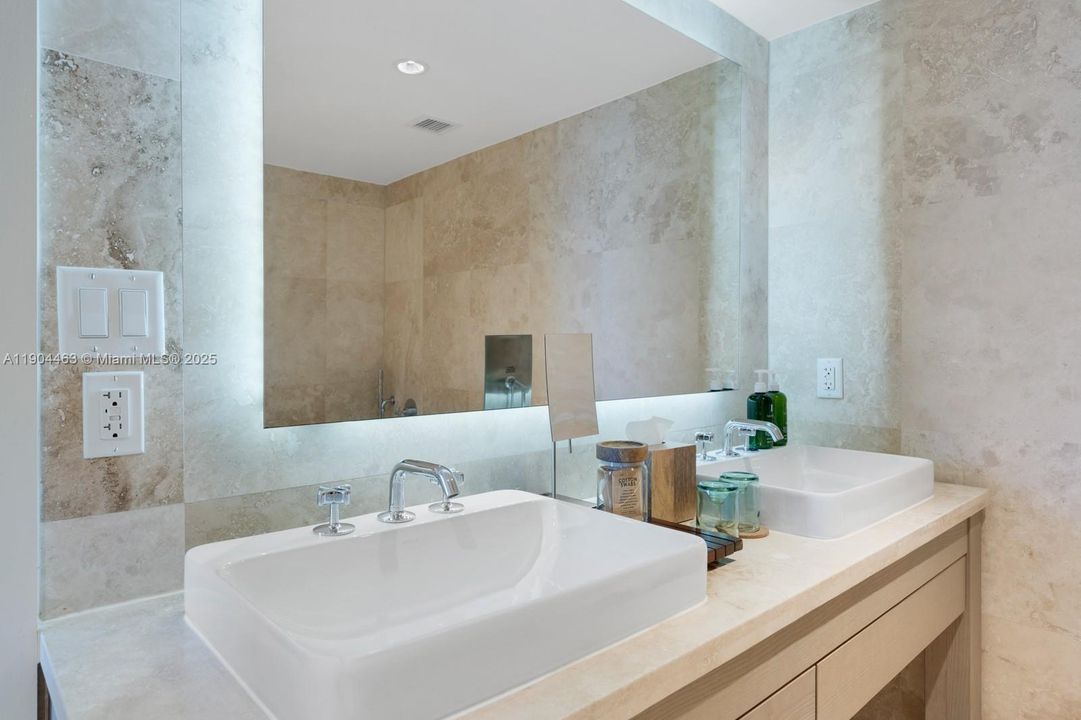 For Sale: $6,495,000 (3 beds, 3 baths, 1952 Square Feet)