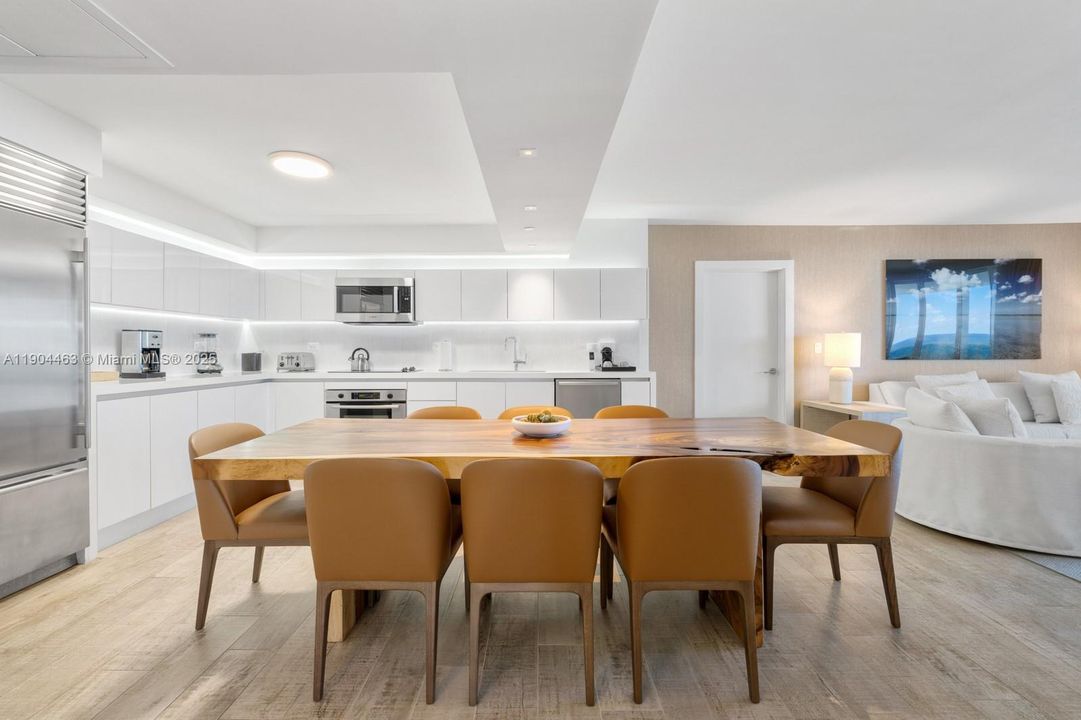 For Sale: $6,495,000 (3 beds, 3 baths, 1952 Square Feet)