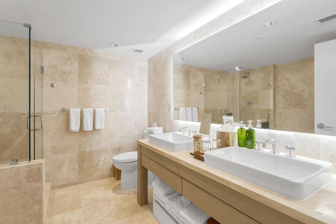 For Sale: $6,495,000 (3 beds, 3 baths, 1952 Square Feet)