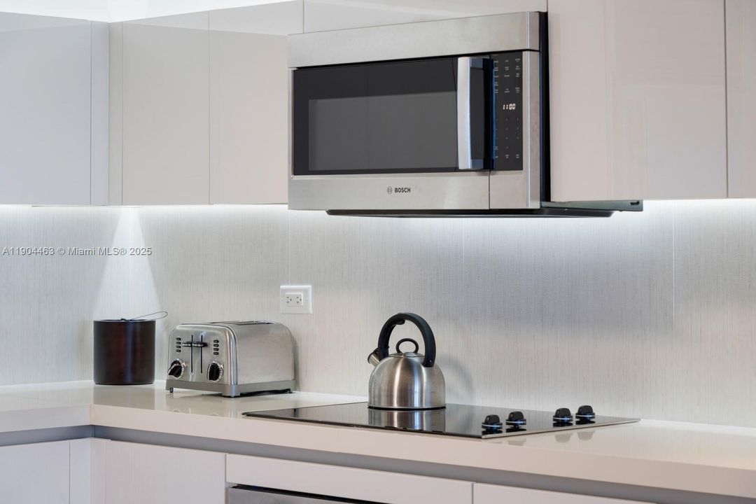 For Sale: $6,495,000 (3 beds, 3 baths, 1952 Square Feet)