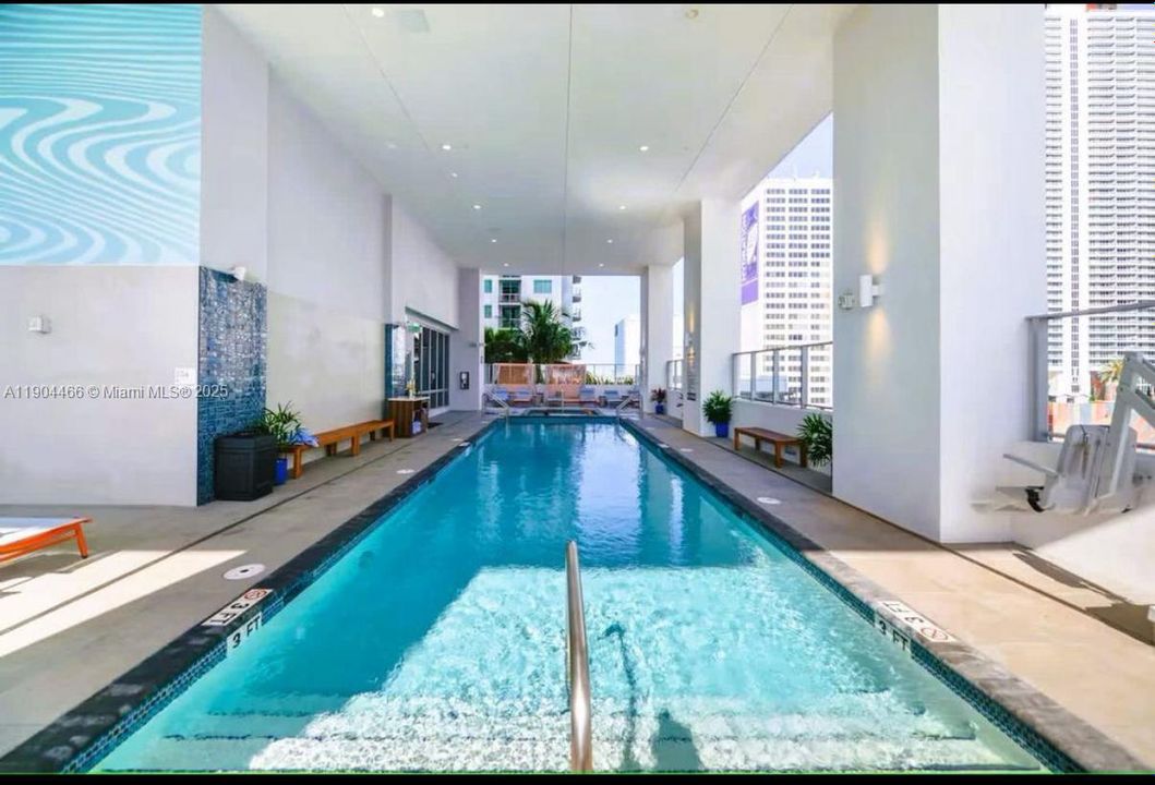 For Sale: $489,000 (1 beds, 1 baths, 515 Square Feet)