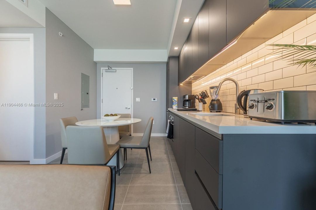 For Sale: $489,000 (1 beds, 1 baths, 515 Square Feet)