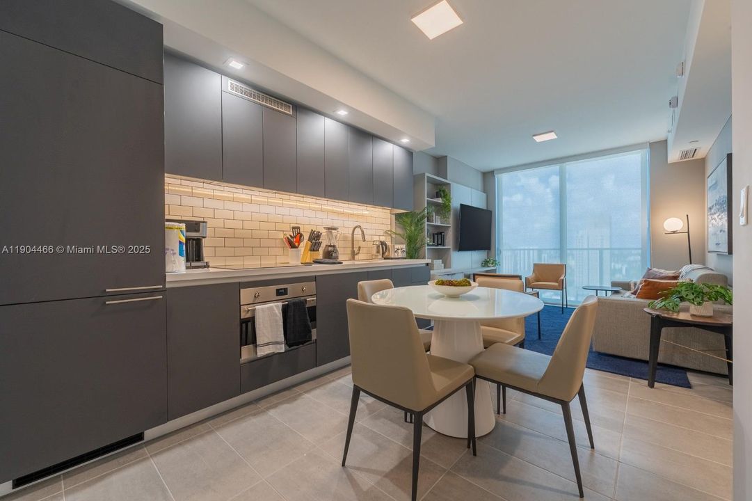 For Sale: $489,000 (1 beds, 1 baths, 515 Square Feet)