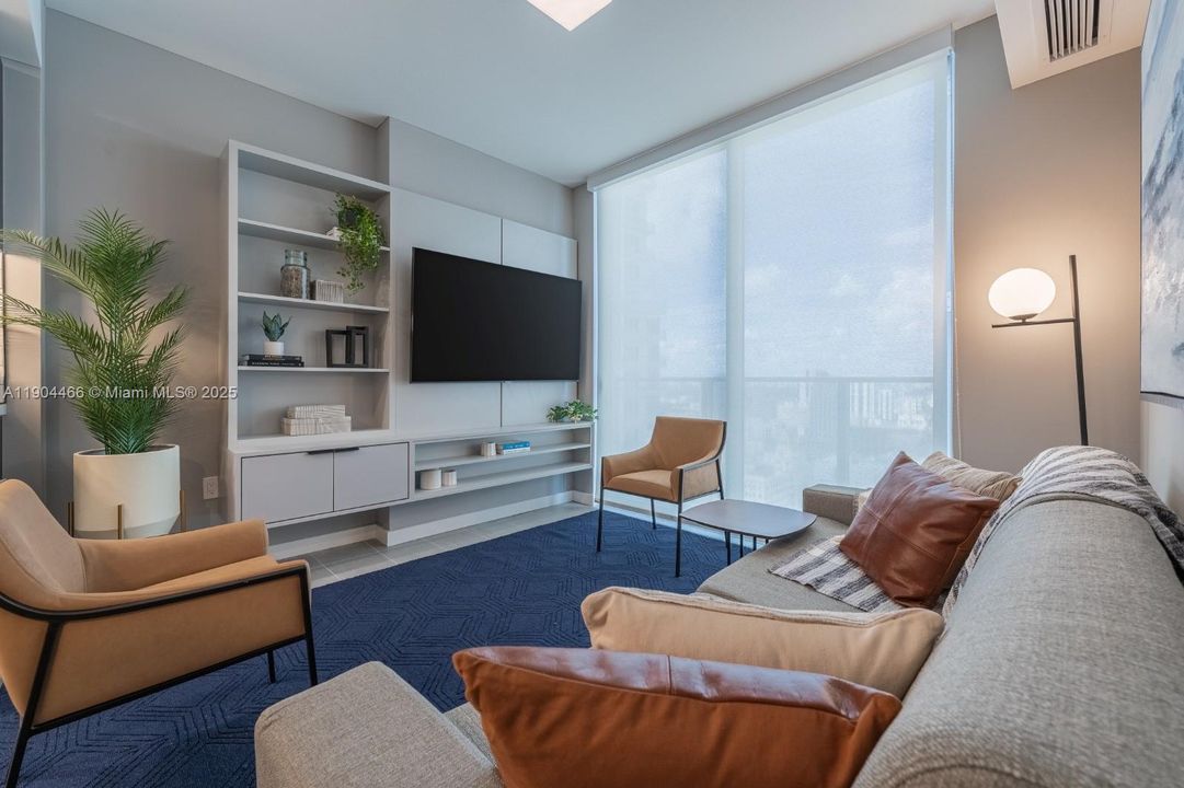 For Sale: $489,000 (1 beds, 1 baths, 515 Square Feet)