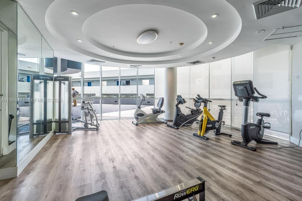 合同活跃: $6,500 (2 贝兹, 2 浴室, 1440 平方英尺)