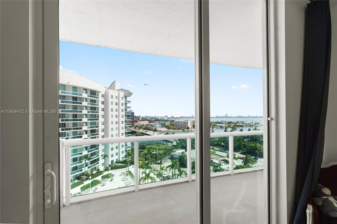 For Sale: $535,000 (2 beds, 2 baths, 1251 Square Feet)