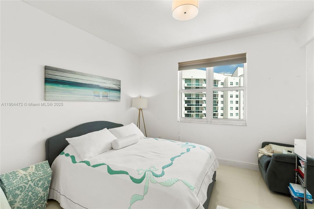 For Sale: $535,000 (2 beds, 2 baths, 1251 Square Feet)