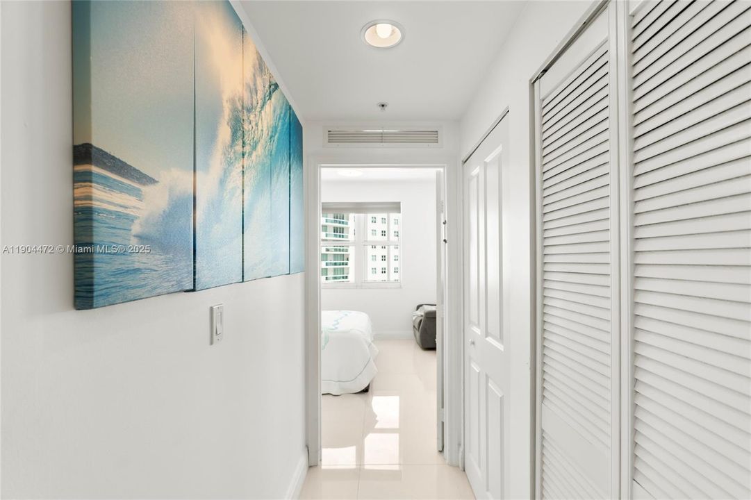 For Sale: $535,000 (2 beds, 2 baths, 1251 Square Feet)