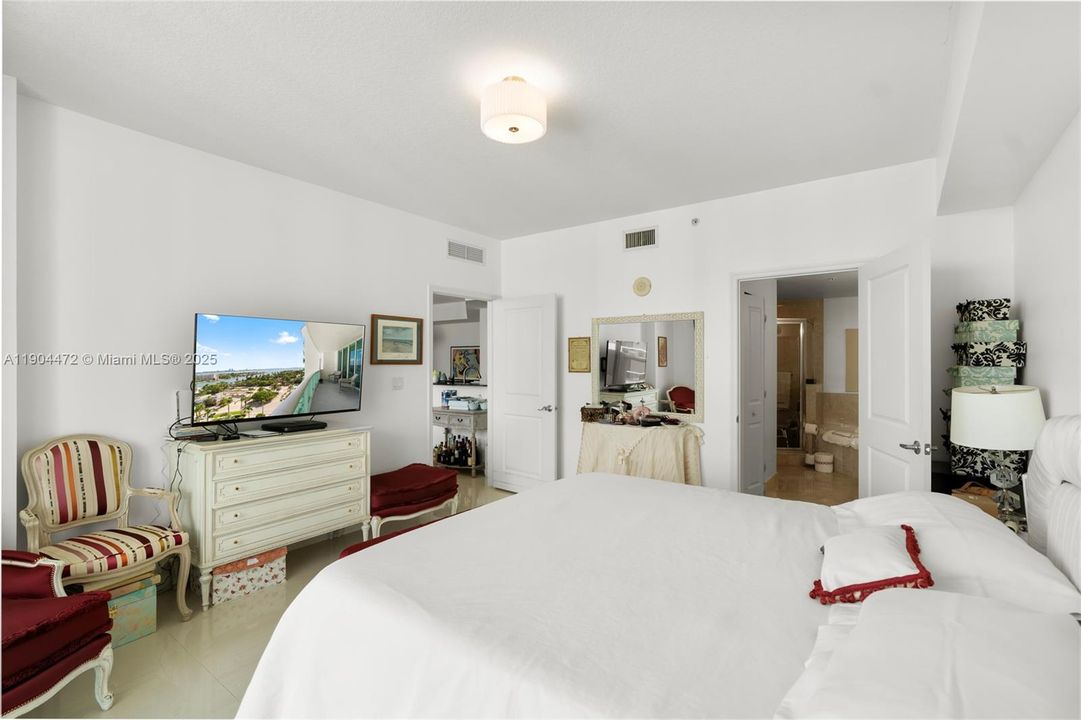 For Sale: $535,000 (2 beds, 2 baths, 1251 Square Feet)