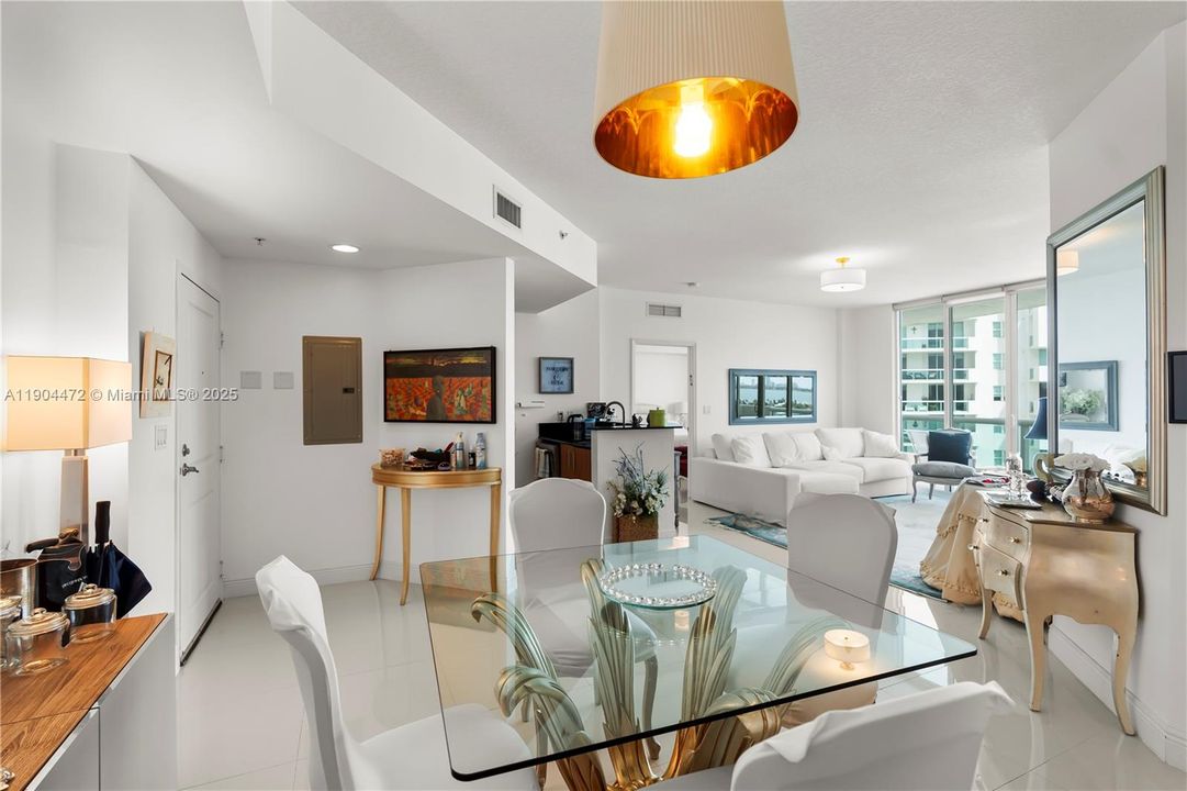 For Sale: $535,000 (2 beds, 2 baths, 1251 Square Feet)