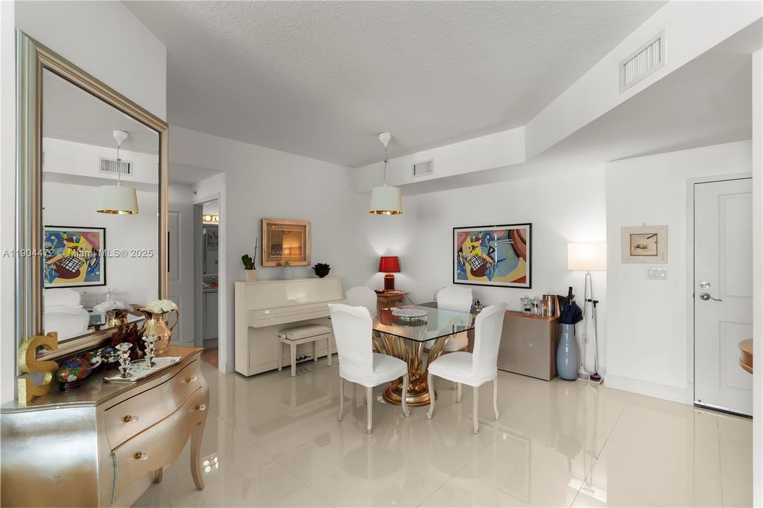 For Sale: $535,000 (2 beds, 2 baths, 1251 Square Feet)