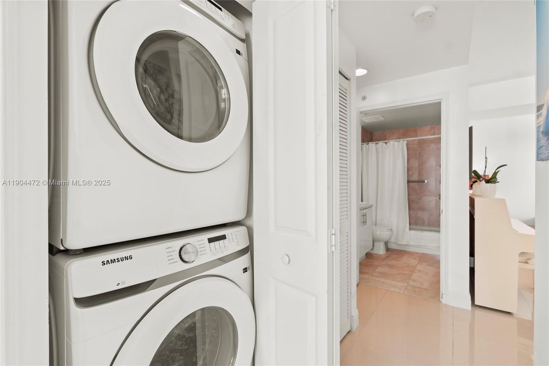 For Sale: $535,000 (2 beds, 2 baths, 1251 Square Feet)