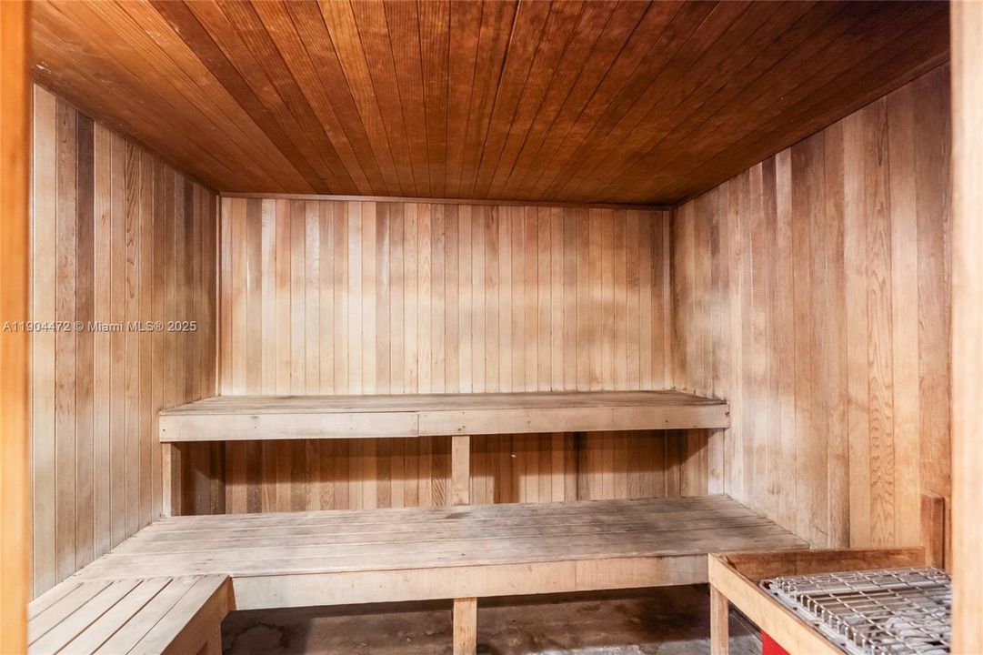 For Sale: $535,000 (2 beds, 2 baths, 1251 Square Feet)