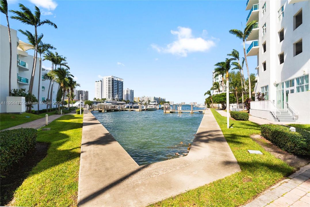 For Sale: $535,000 (2 beds, 2 baths, 1251 Square Feet)