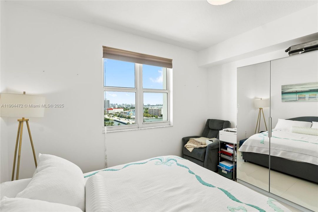 For Sale: $535,000 (2 beds, 2 baths, 1251 Square Feet)