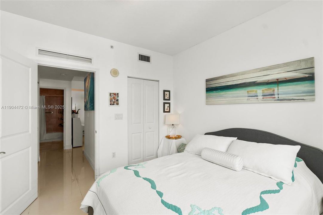 For Sale: $535,000 (2 beds, 2 baths, 1251 Square Feet)