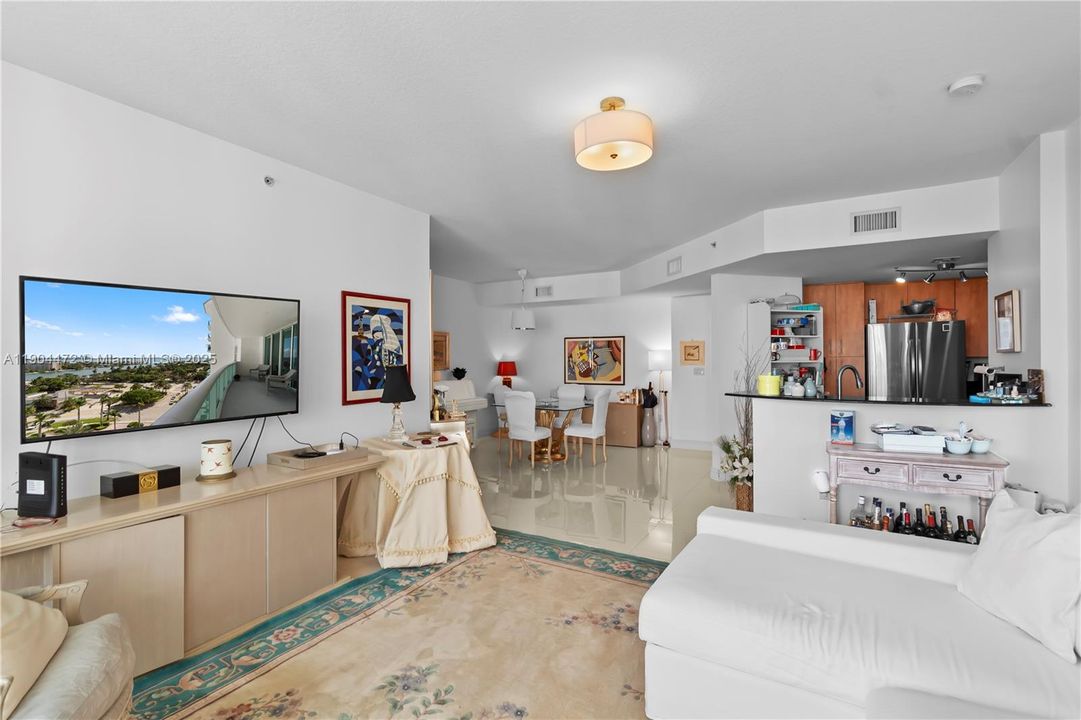 For Sale: $535,000 (2 beds, 2 baths, 1251 Square Feet)