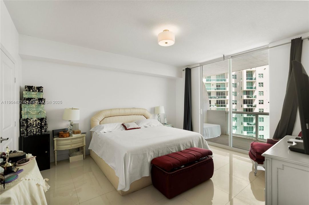 For Sale: $535,000 (2 beds, 2 baths, 1251 Square Feet)