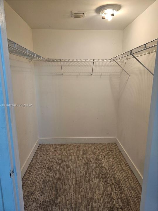 Walking closet