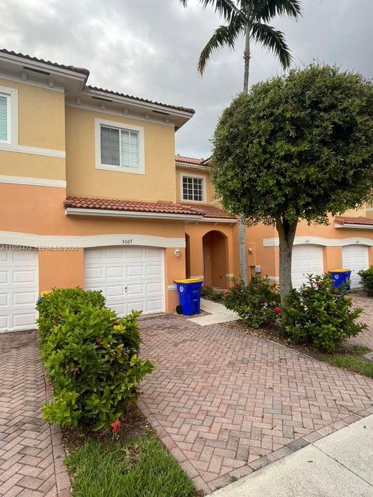 出租: $2,450 (3 贝兹, 2 浴室, 1530 平方英尺)