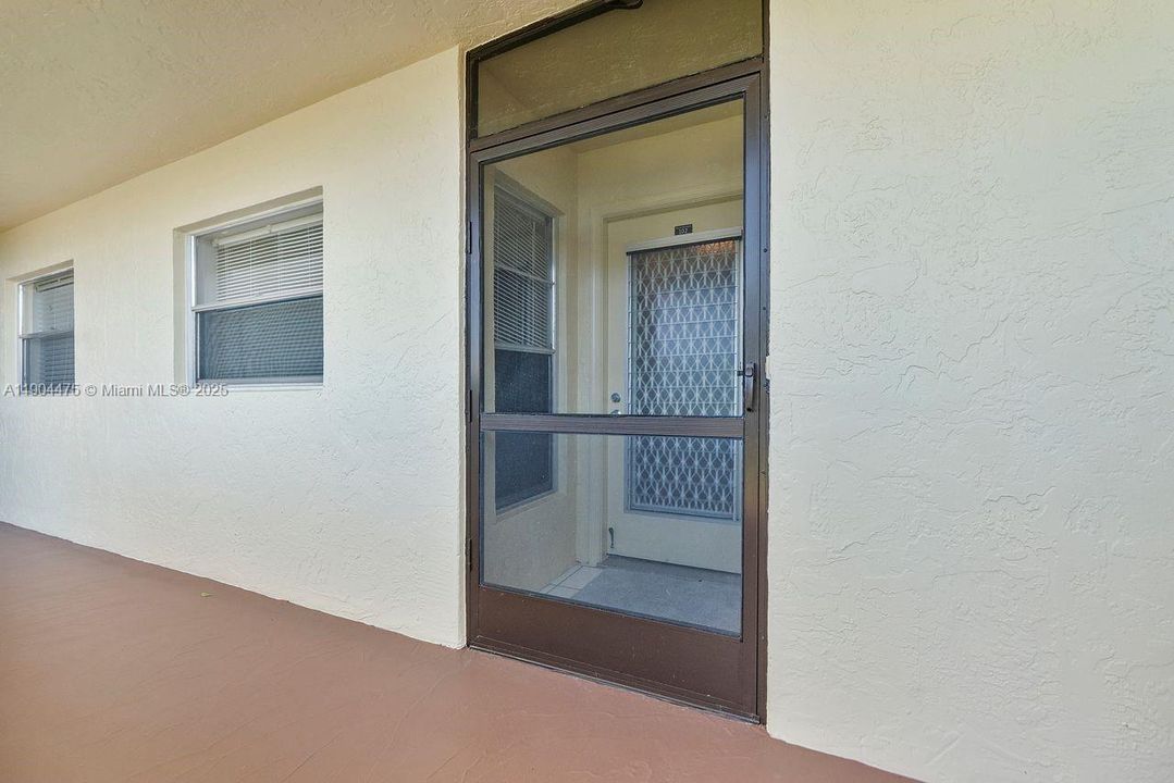 For Sale: $249,000 (2 beds, 2 baths, 1300 Square Feet)