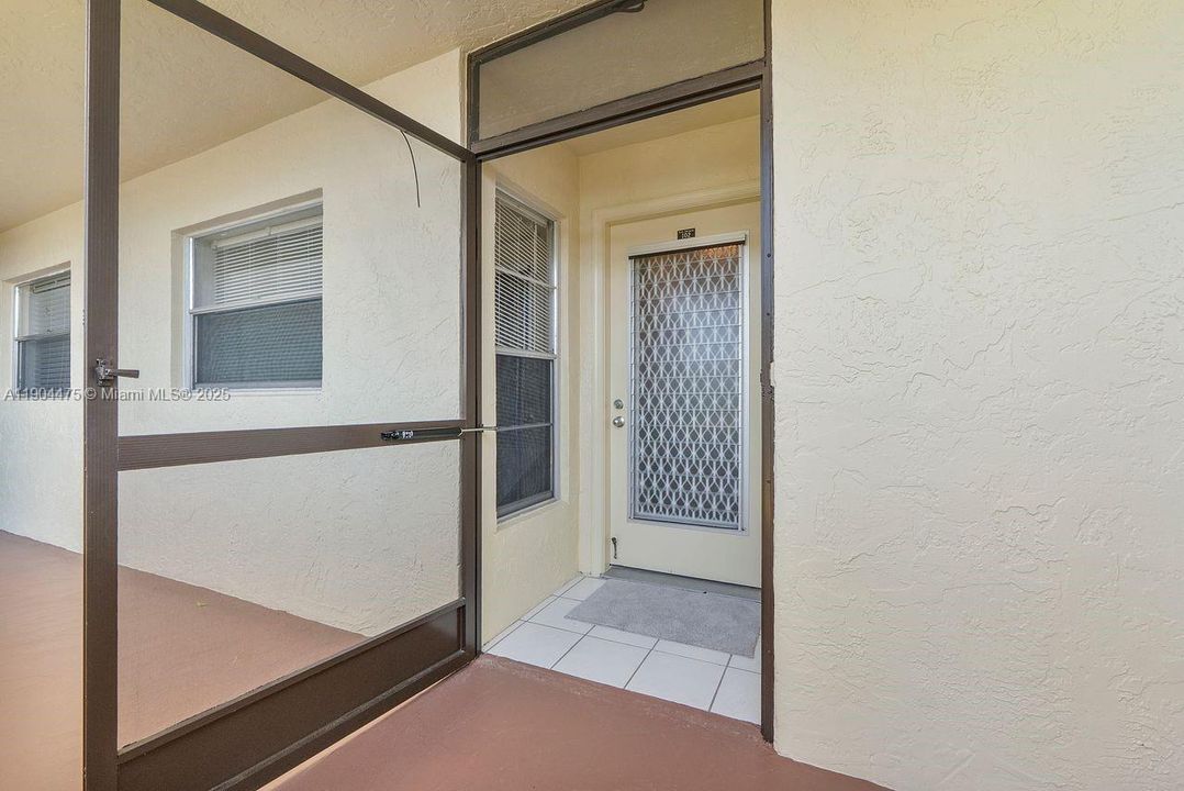 For Sale: $249,000 (2 beds, 2 baths, 1300 Square Feet)