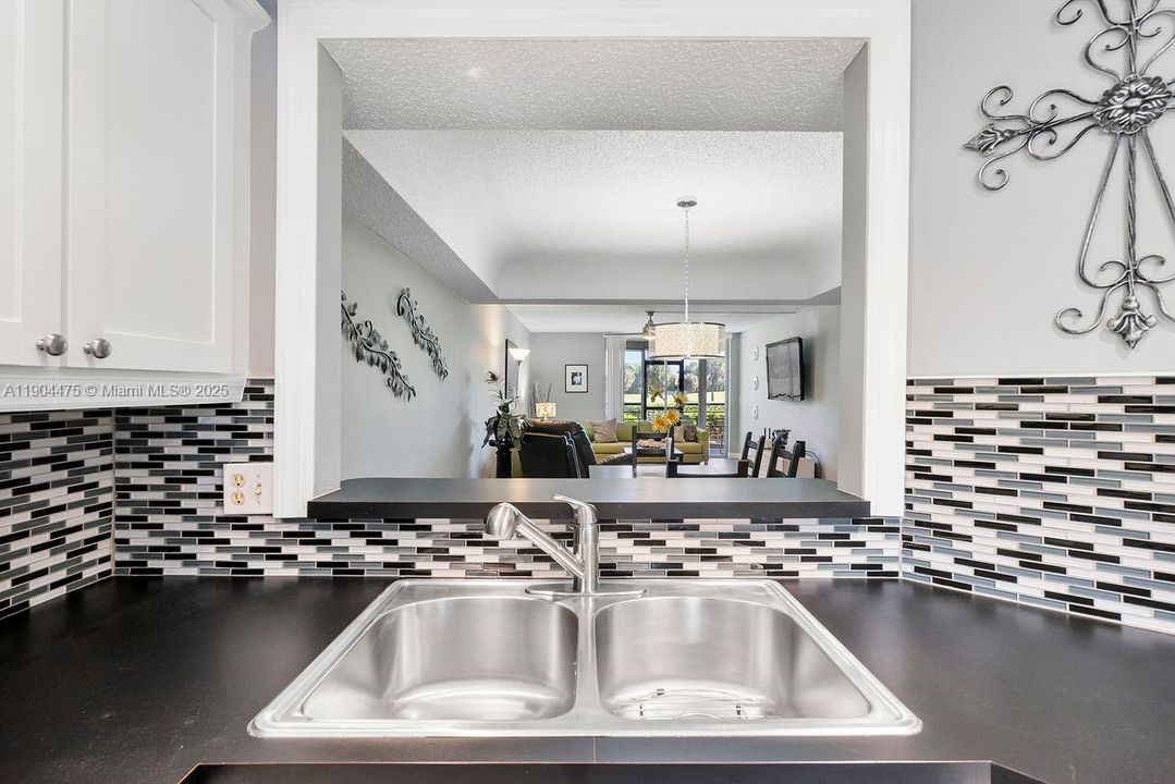 For Sale: $249,000 (2 beds, 2 baths, 1300 Square Feet)