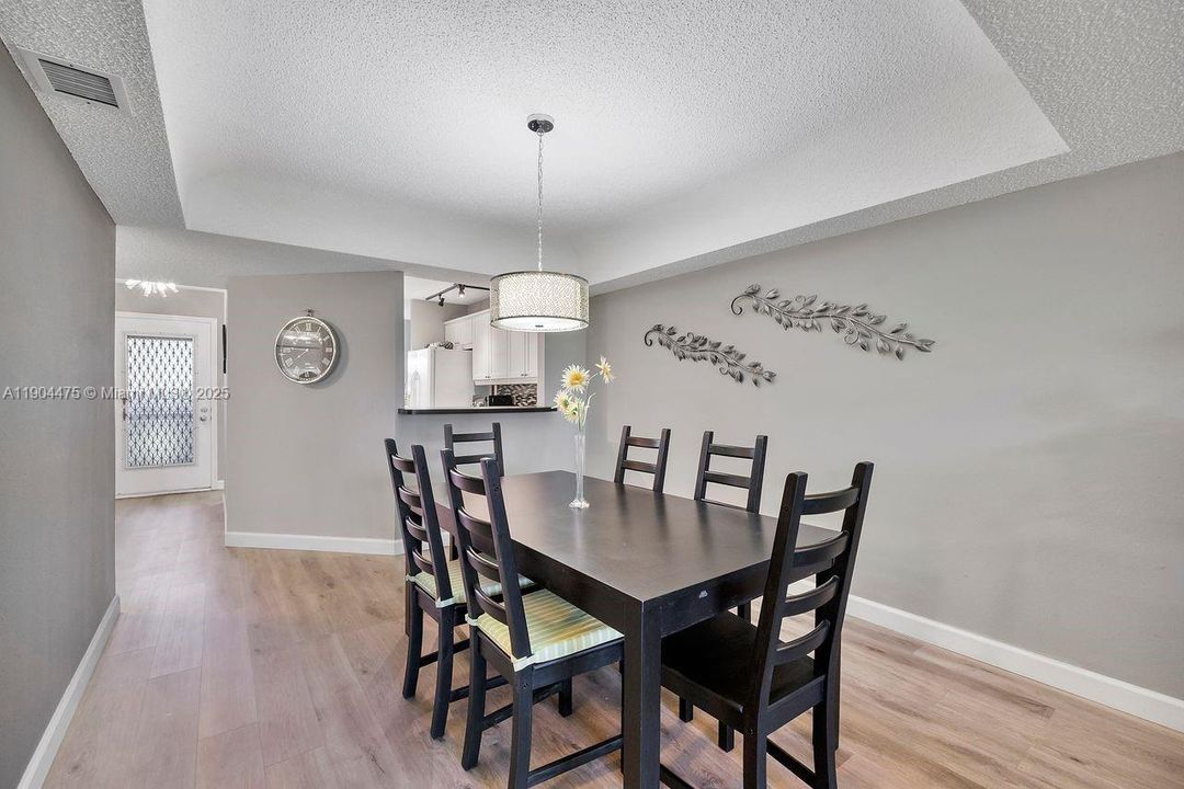 For Sale: $249,000 (2 beds, 2 baths, 1300 Square Feet)