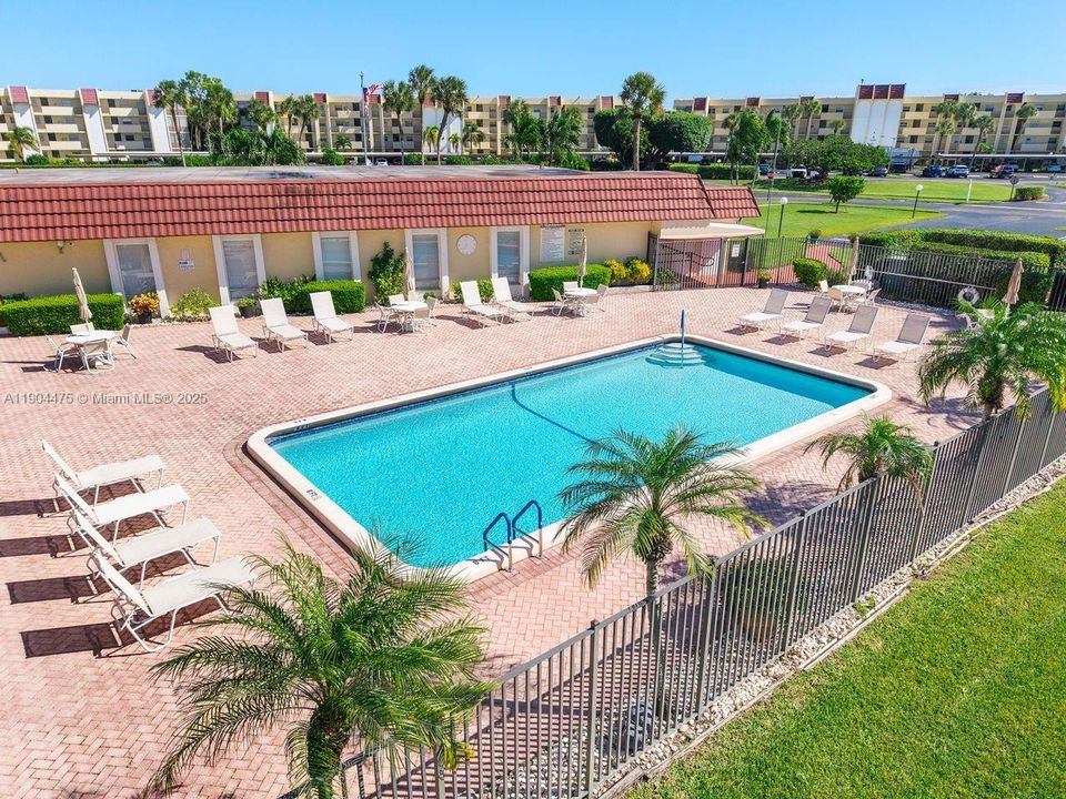 For Sale: $249,000 (2 beds, 2 baths, 1300 Square Feet)