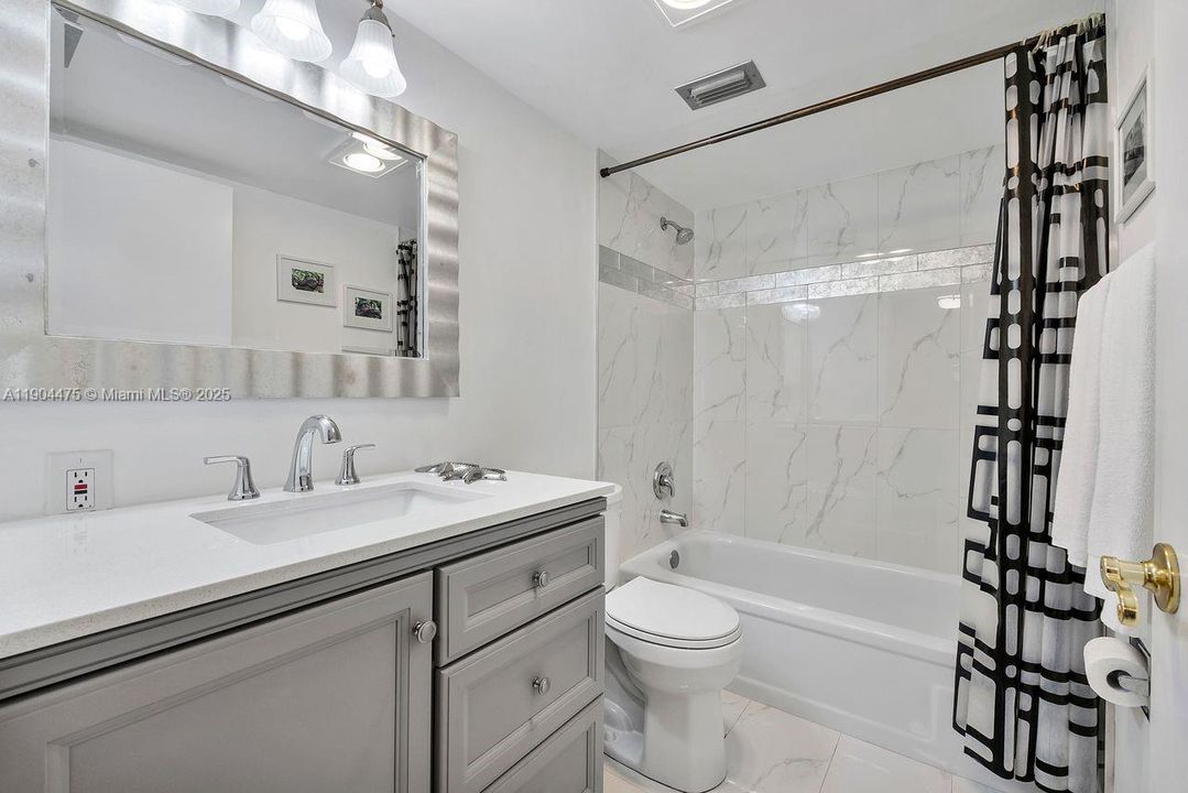 Guest / 2nd Bathroom