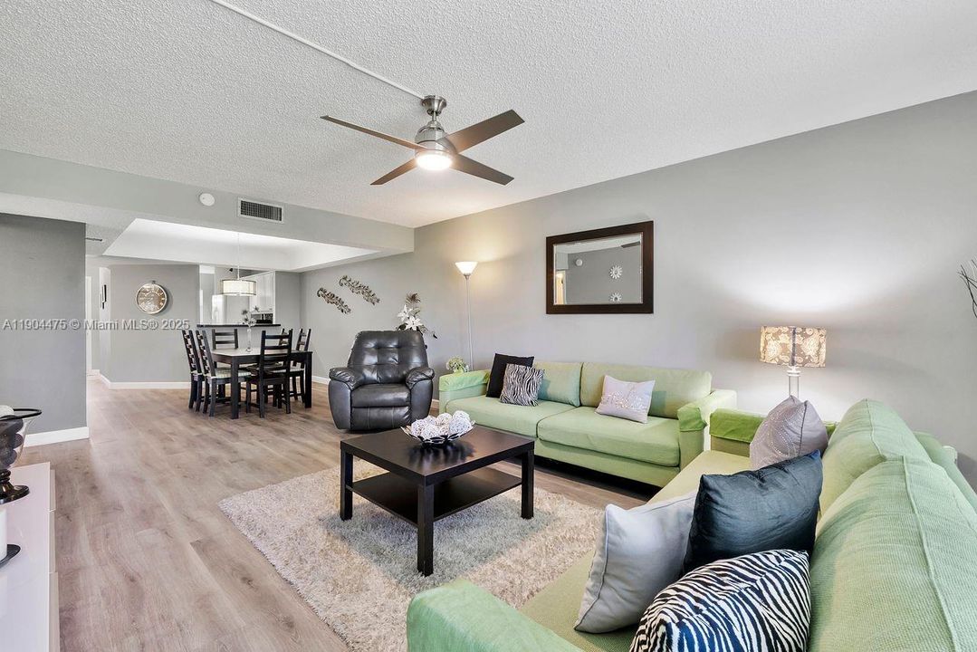 For Sale: $249,000 (2 beds, 2 baths, 1300 Square Feet)