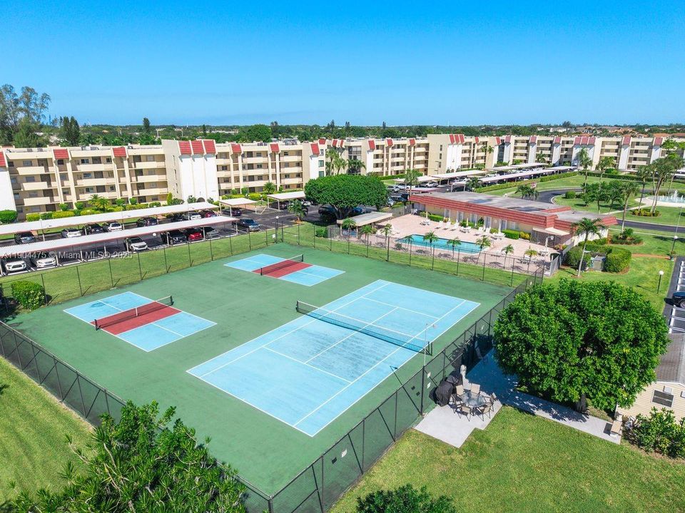 For Sale: $249,000 (2 beds, 2 baths, 1300 Square Feet)