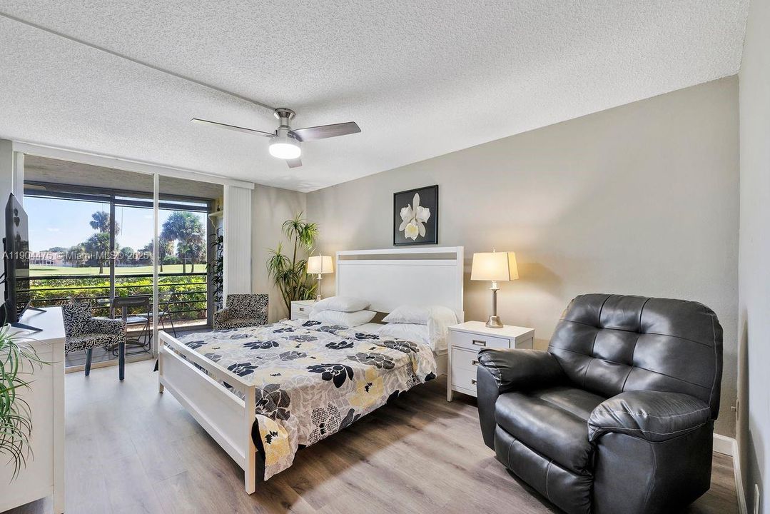 For Sale: $249,000 (2 beds, 2 baths, 1300 Square Feet)