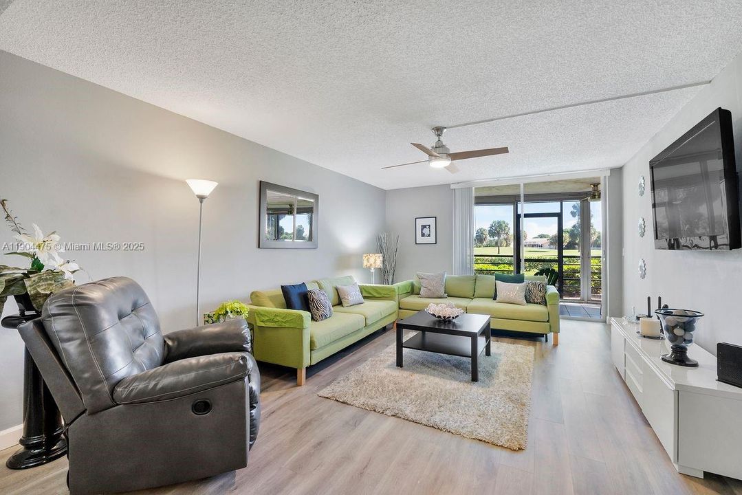 For Sale: $249,000 (2 beds, 2 baths, 1300 Square Feet)