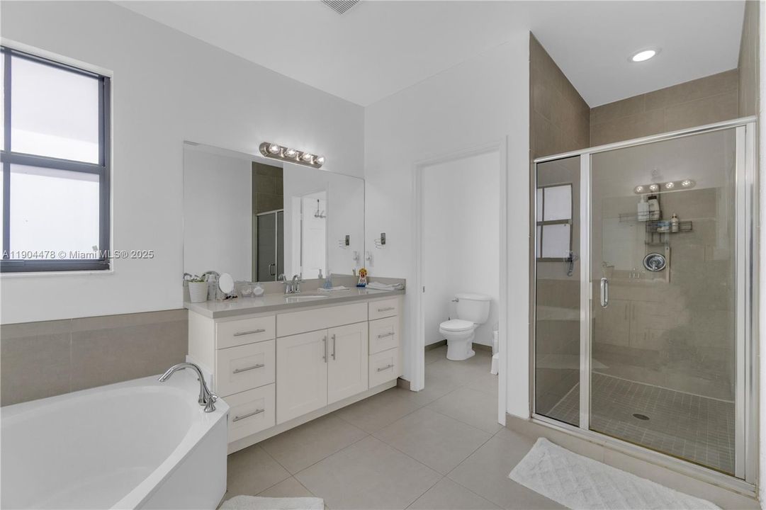 Recently Sold: $839,000 (4 beds, 3 baths, 2156 Square Feet)