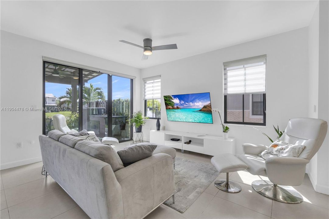 Recently Sold: $839,000 (4 beds, 3 baths, 2156 Square Feet)