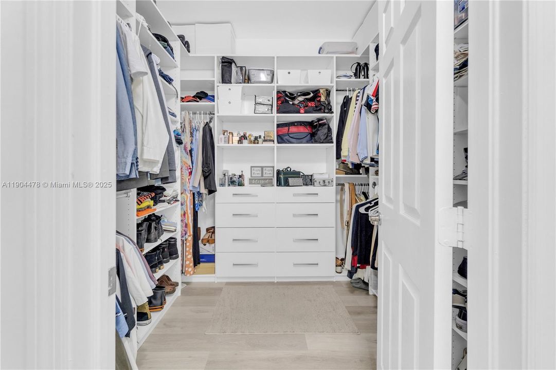 Recently Sold: $839,000 (4 beds, 3 baths, 2156 Square Feet)