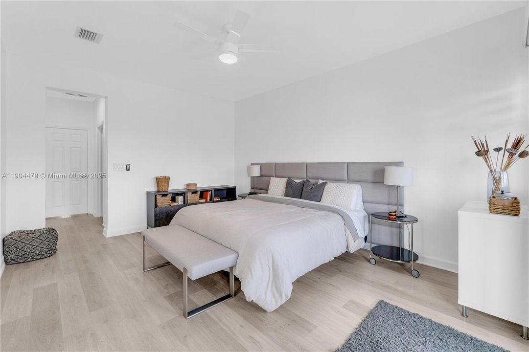 Recently Sold: $839,000 (4 beds, 3 baths, 2156 Square Feet)