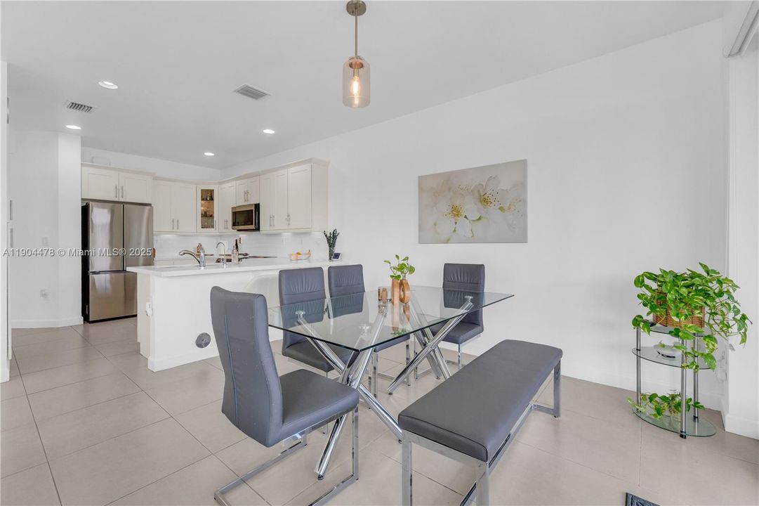 Recently Sold: $839,000 (4 beds, 3 baths, 2156 Square Feet)